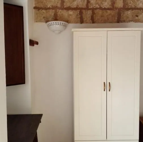 Masseria Li Curti Bed & Breakfast 3*