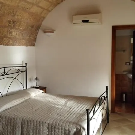 Masseria Li Curti לינה וארוחת בוקר 3*