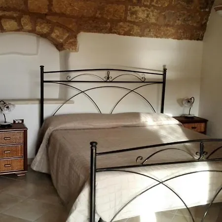 Masseria Li Curti לינה וארוחת בוקר 3*