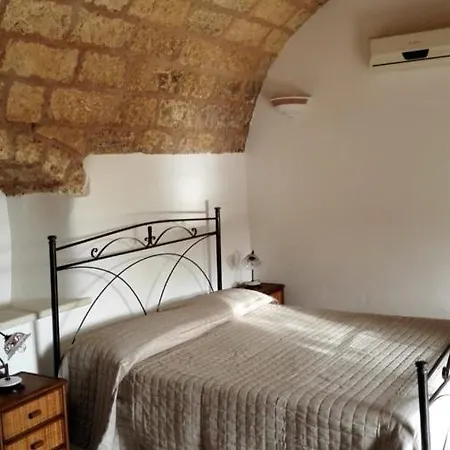 Masseria Li Curti לינה וארוחת בוקר