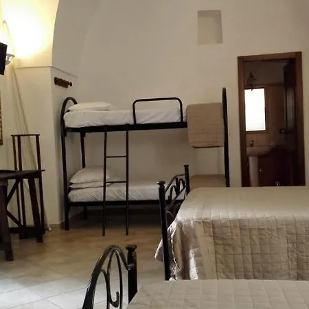 לינה וארוחת בוקר Masseria Li Curti 3*