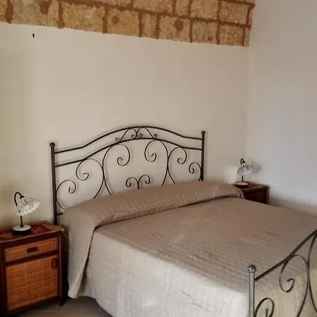 לינה וארוחת בוקר Masseria Li Curti 3*