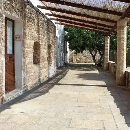 Masseria Li Curti לינה וארוחת בוקר Giuliano