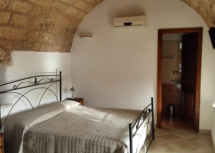 Masseria Li Curti Bed & Breakfast 3*