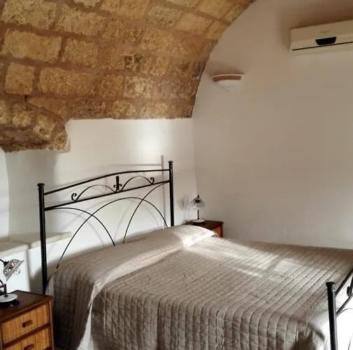 Masseria Li Curti Bed & Breakfast