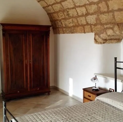 Masseria Li Curti לינה וארוחת בוקר Giuliano