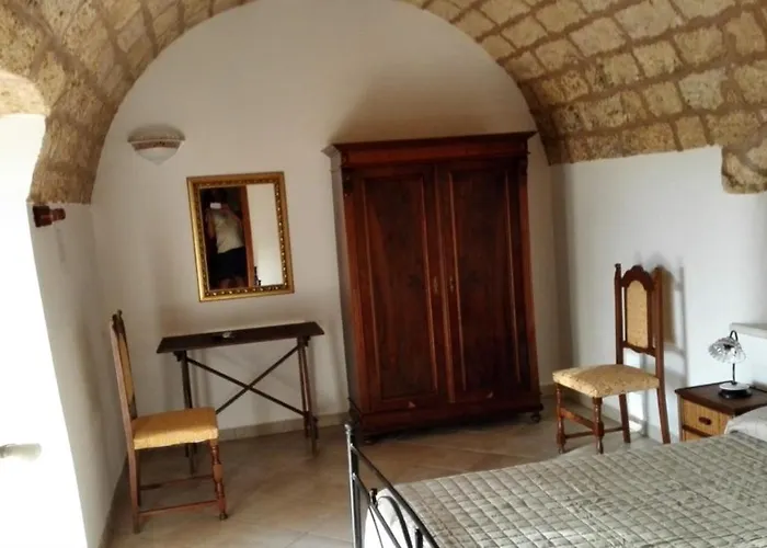 לינה וארוחת בוקר Masseria Li Curti 3*