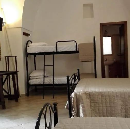 לינה וארוחת בוקר Masseria Li Curti 3*
