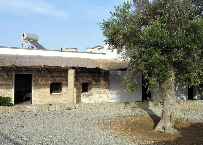 לינה וארוחת בוקר Masseria Li Curti 3*