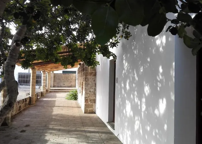 Masseria Li Curti לינה וארוחת בוקר Giuliano