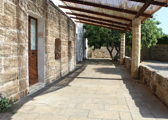 Masseria Li Curti לינה וארוחת בוקר Giuliano