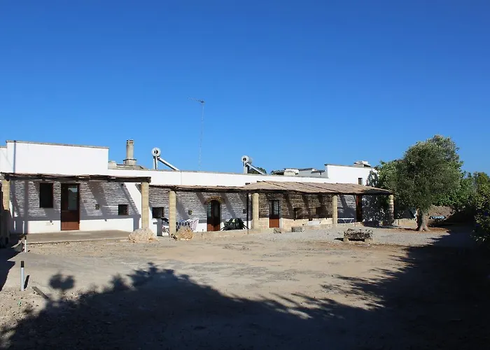 לינה וארוחת בוקר Masseria Li Curti 3*